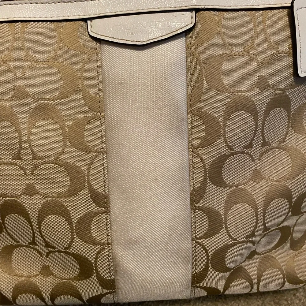 Coach Beige Signature Canvas Shoulder Bag with Cream Trim - Picture 10 of 10